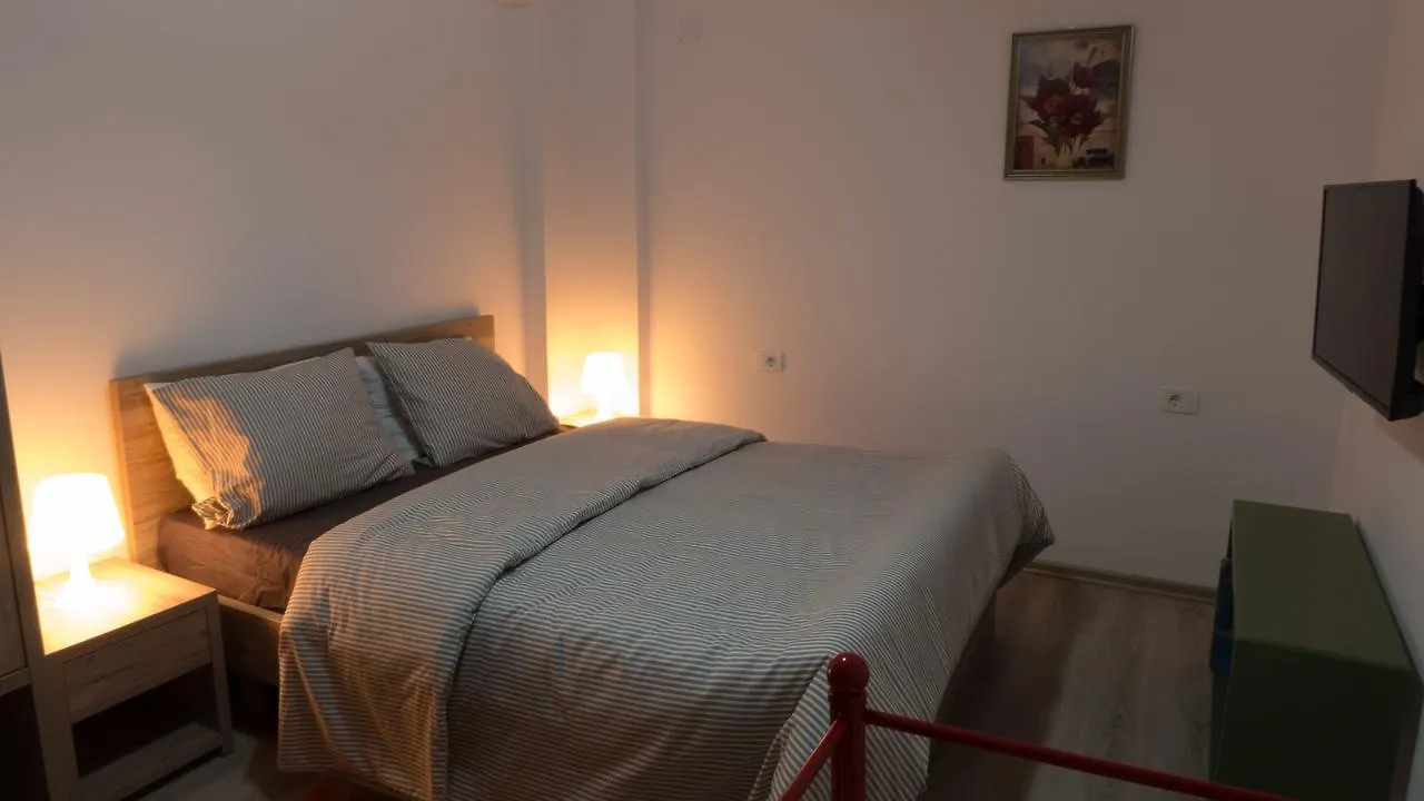 Andi Apartments 티라나