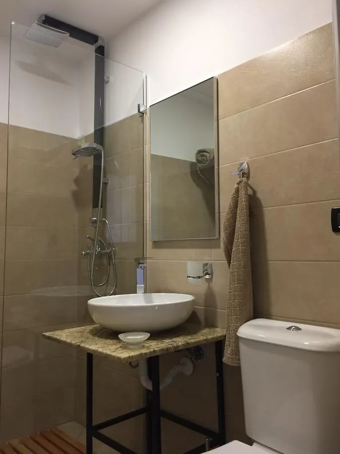 Andi Apartments 티라나