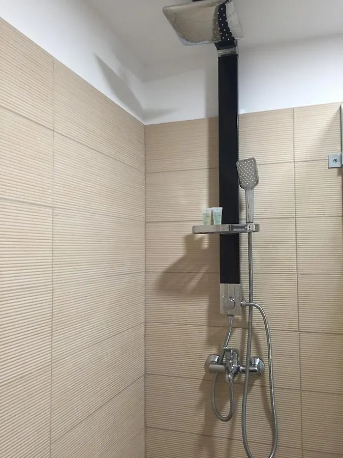 Andi Apartments Tirana 0*,